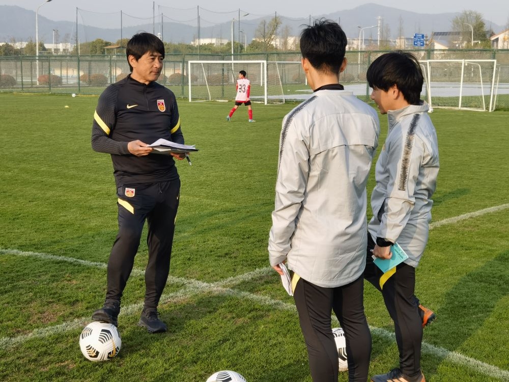 U15国少主帅：日本教练倾向启发球员思考 中国球员待遇一直比较好